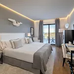 Barcelo & 4*